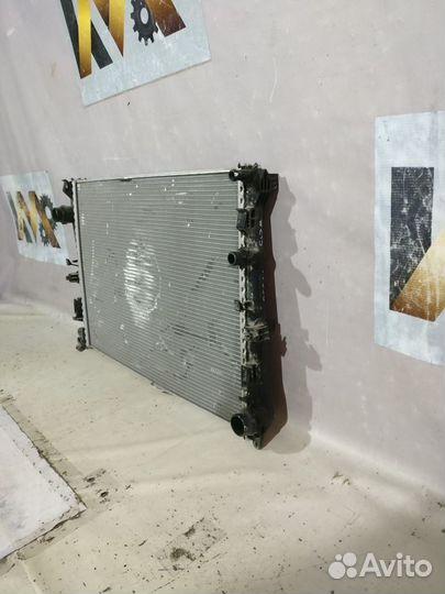 Мерседес W213 2016- Радиатор основной 17590