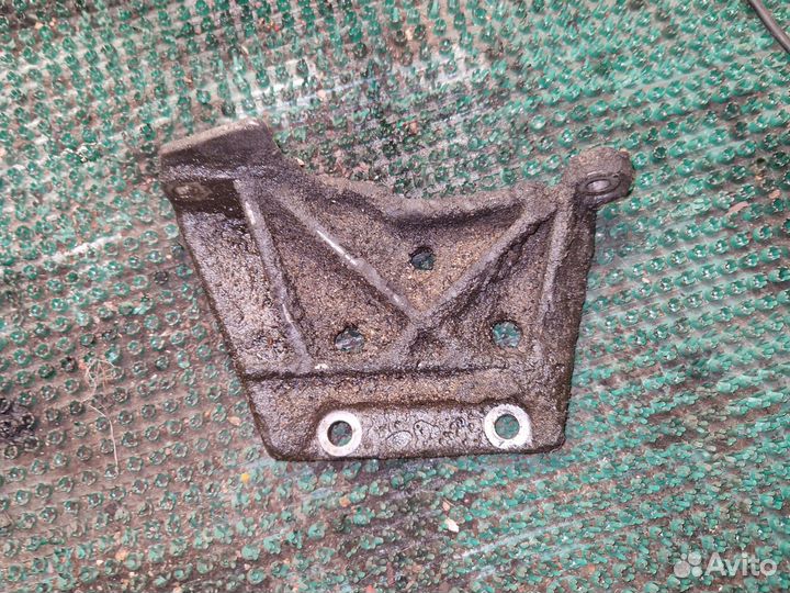 Кронштейн двигателя Dodge Neon 2 2.0 ecb