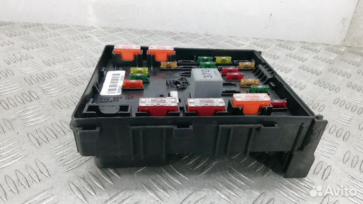 Блок предохранителей Volkswagen Passat