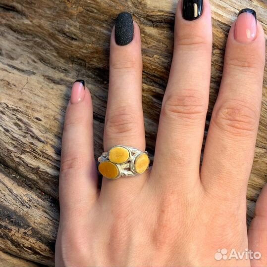 Кольцо с янтарём