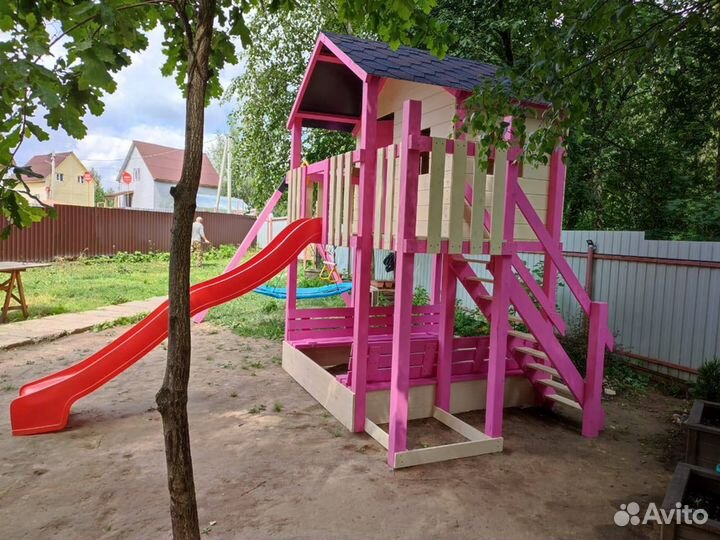 Детские деревянный домик на сваях