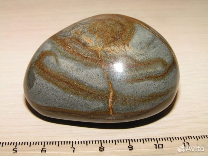 Нефрит, лабрадор, тейский жад, кремень (галька)