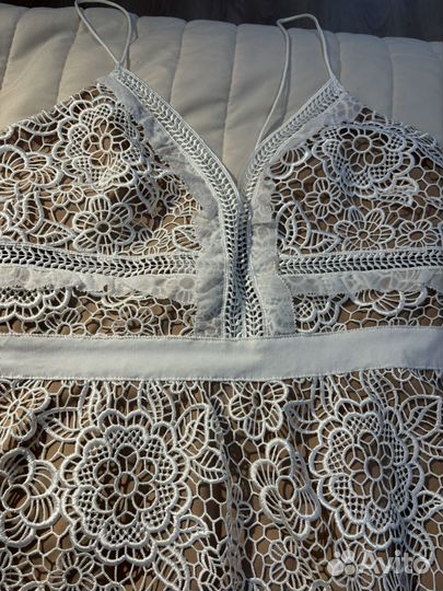 Белое вечернее платье