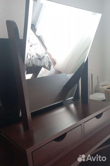 Трюмо с ящиками