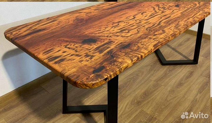 Компьютерный стол 'Evanescent Grandmother'