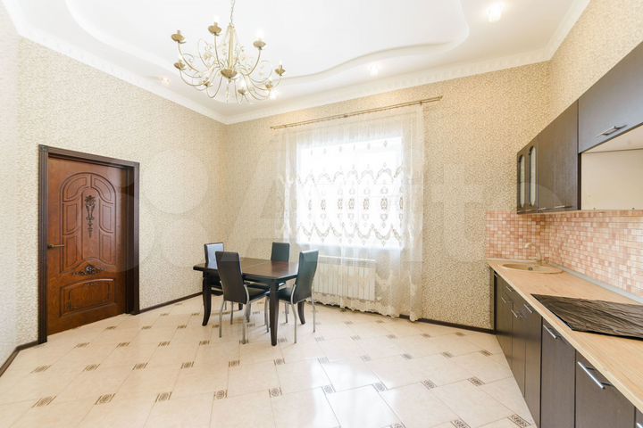 Коттедж 303,5 м² на участке 9 сот.