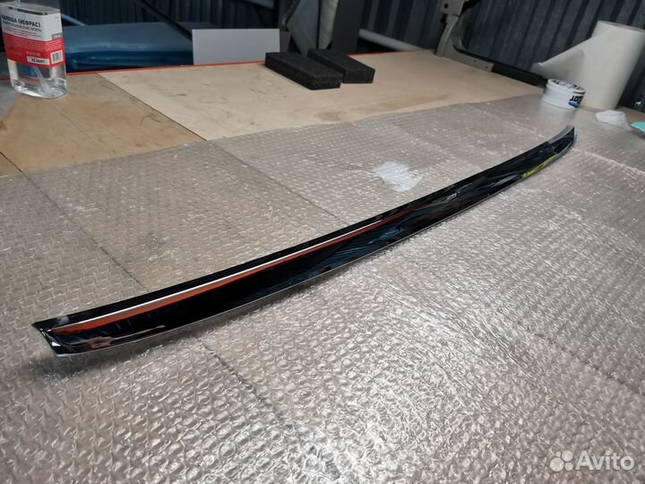 5271148050 Молдинг решётки бампера хром Toyota Hig