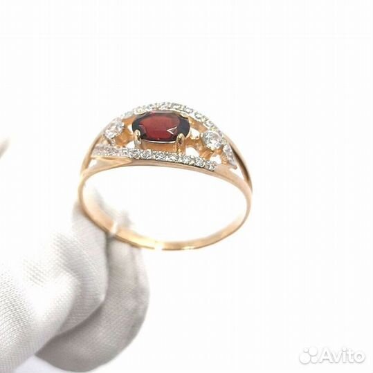 Золотое кольцо с камнем 18,5р