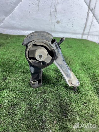 Опора двигателя задняя Toyota Corolla E150
