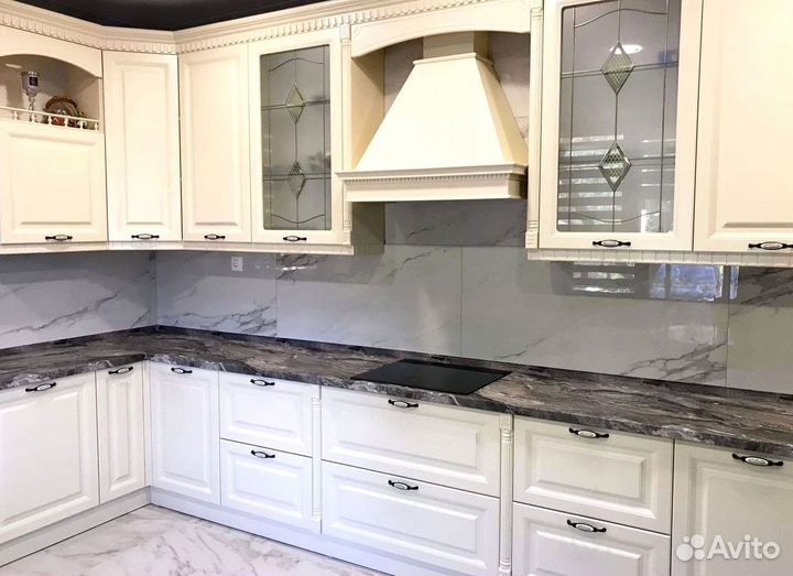 Угловой кухонный гарнитур классика