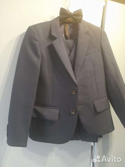 Костюм на мальчика тройка в хорошем состоянии