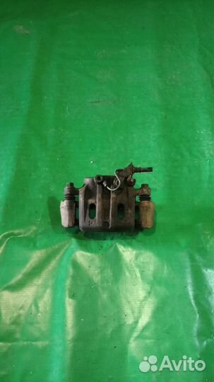 Тормозной суппорт перед правый Mitsubishi Challeng