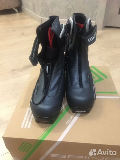 Лыжные ботинки коньковые spine