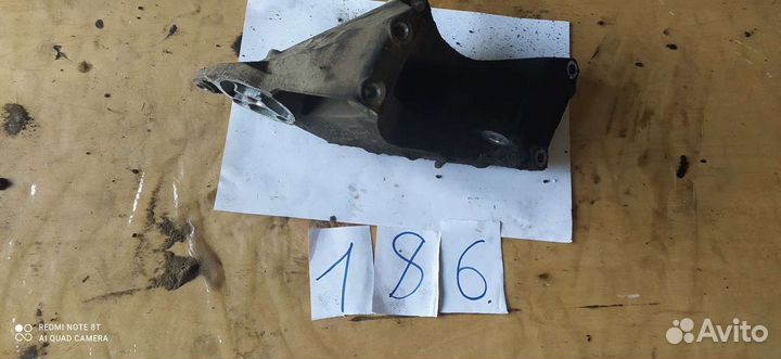 Кронштейн генератора Land Rover Discovery 3