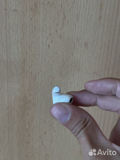 Правый наушник AirPods Pro 3