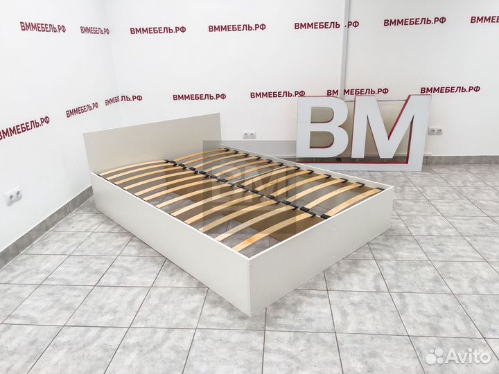 Кровать белая двуспальная 140 на 200