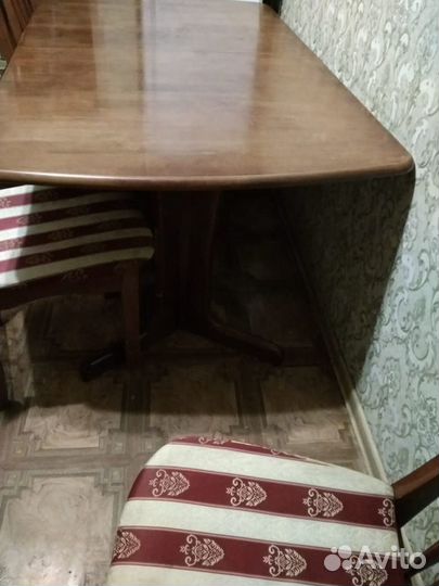 Стол из дерева