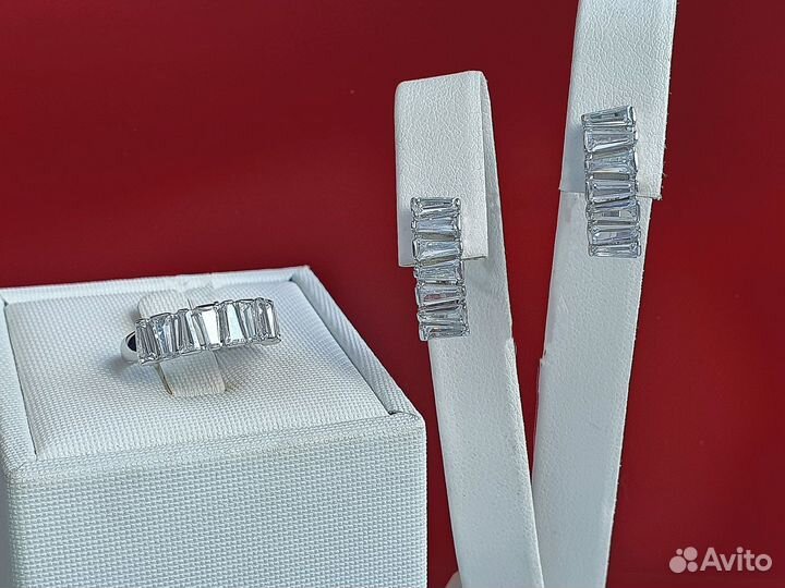 Серебряный комплект с фианитами, р. 16,0