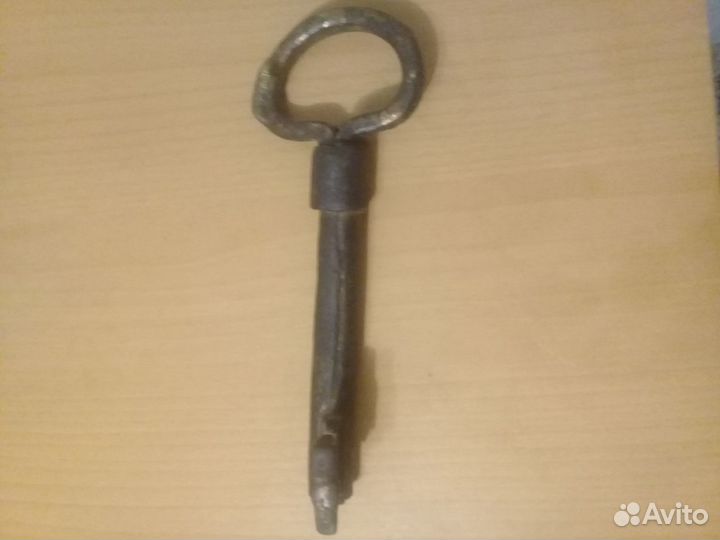 Антикварный амбарный ключ 18 век