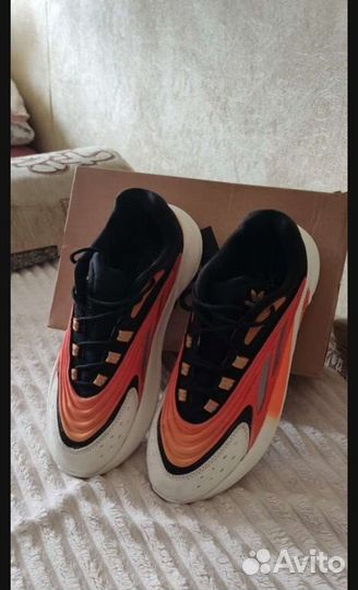 Кроссовки adidas ozelia