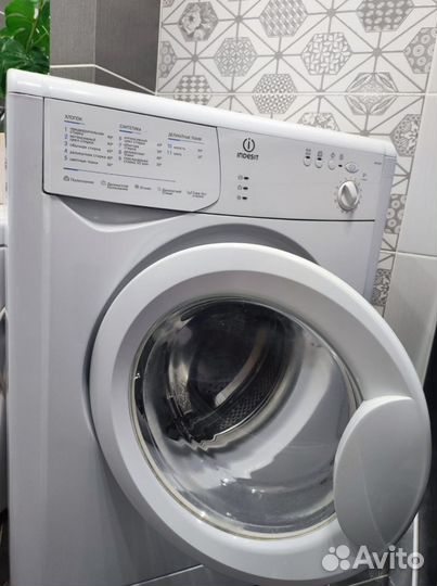 Узкая стиральная машина indesit