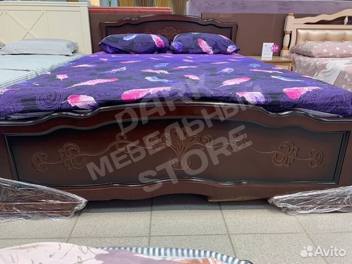 Кровать массив