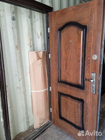 Дверь входная металлическая