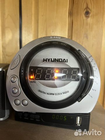 Часы будильник с радио Hundai
