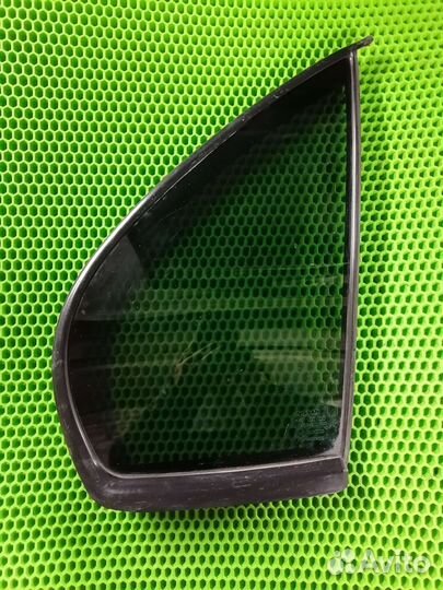 Форточка задней двери правой Nissan Primera P10