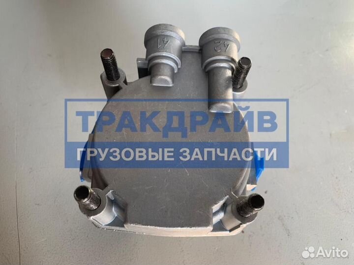Клапан ускорительный для грузовиков порт 1 22x1.5, порт 2 2 шт M 22x1.5, порт 4 2 шт M16x1.5