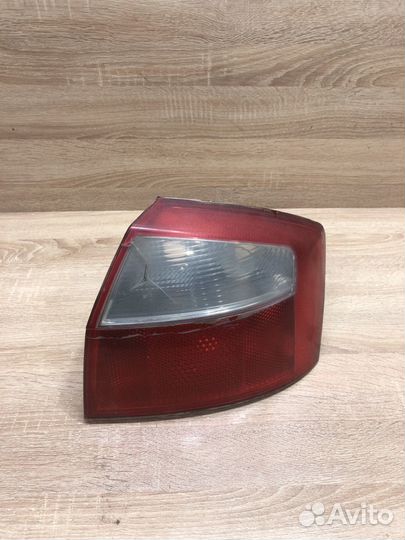Фонарь задний правый Ауди A4 B6 седан