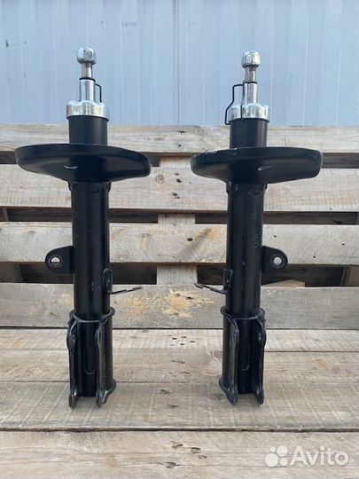 Амортизаторы задние (стойки) Toyota Corolla E11