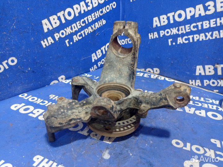 Передний правый поворотный кулак Skoda Octavia A4