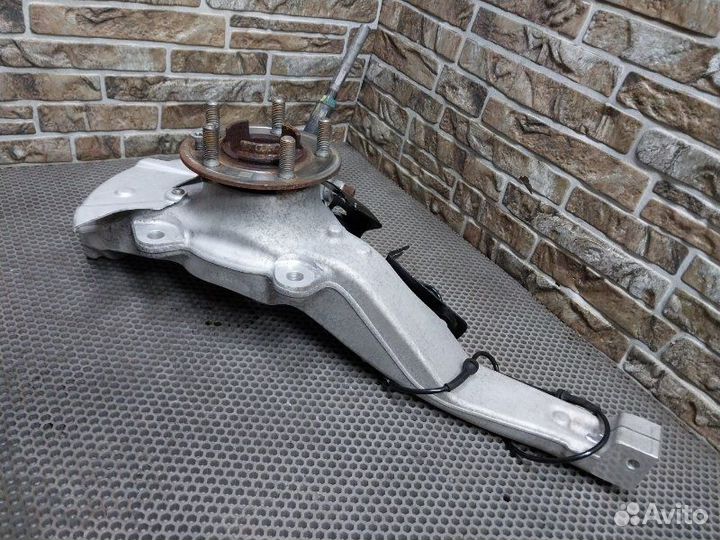 Кулак поворотный передний левый Land Rover