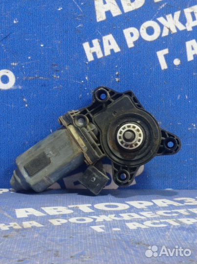 Моторчик стеклоподъемника Mercedes-Benz W220 седан