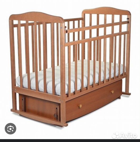 Кроватка детская с ящиком и маятником