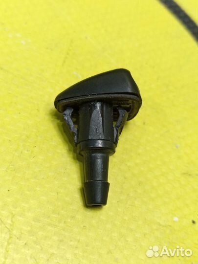 Форсунка стеклоомывателя Mitsubishi Pajero V93W