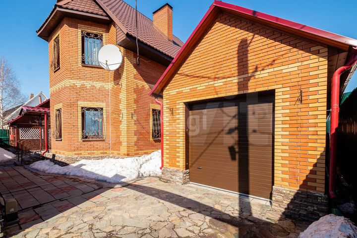 Коттедж 196,6 м² на участке 9,7 сот.