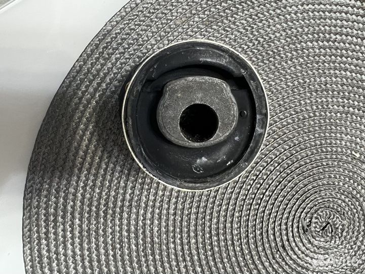 Сайленблоки задние переднего рычага