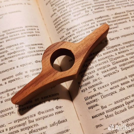 Холдер/держатель для книги