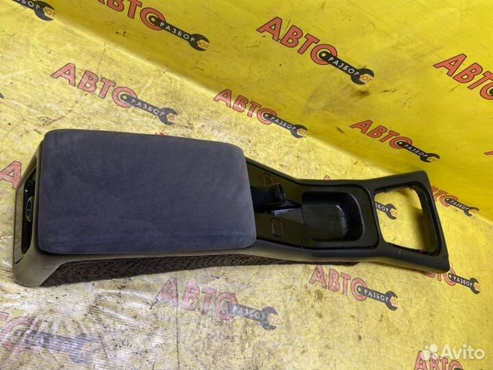 Подлокотник Ford Scorpio лифтбек BRE 1989