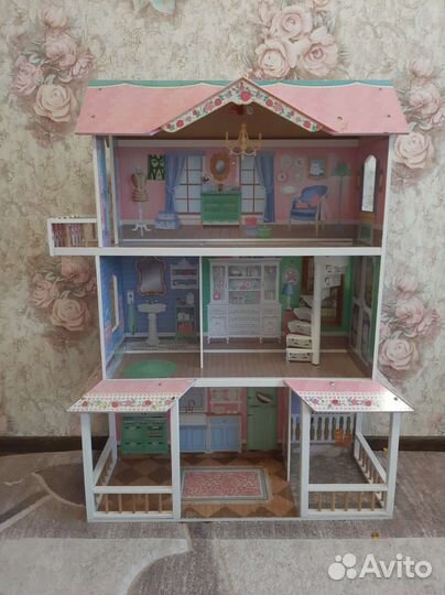 Кукольный домик с мебелью