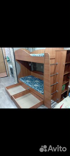 Кровать двухьярусная