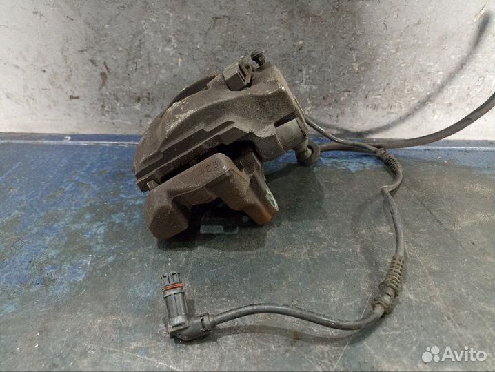 Суппорт передний правый Chrysler Crossfire