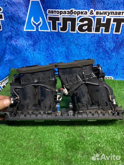 Воздуховод салона Bmw 7 F01 F02 N63 2010