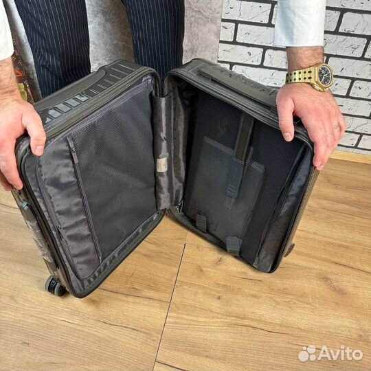 Чемодан rimowa essential