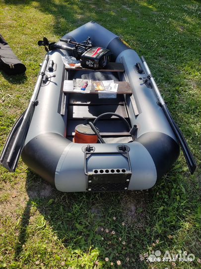 Лодка с мотором
