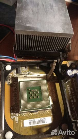 GA-8GEM667 Rev:1.0 + intel celeron 2 ghz