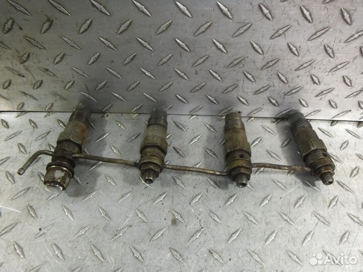 Форсунка топливная Nissan Sunny Y10