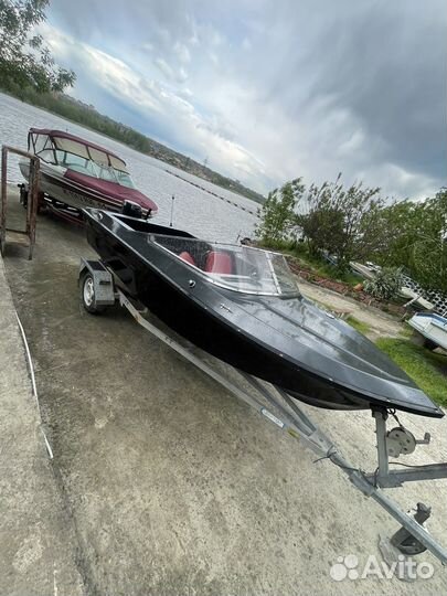 Катер с мотором